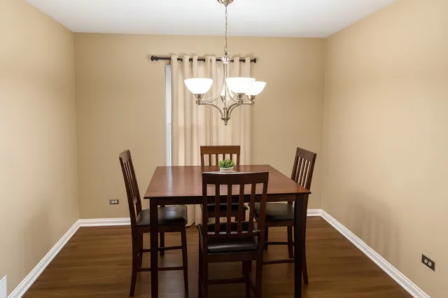 $349,900 | 406 North Juniper Drive, North Aurora, IL 60542