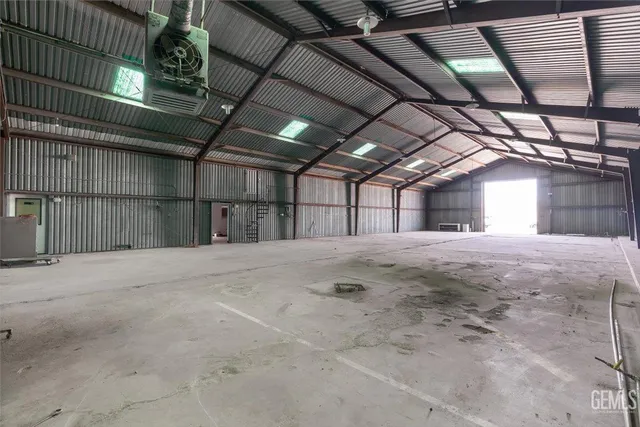 a view of large parking space