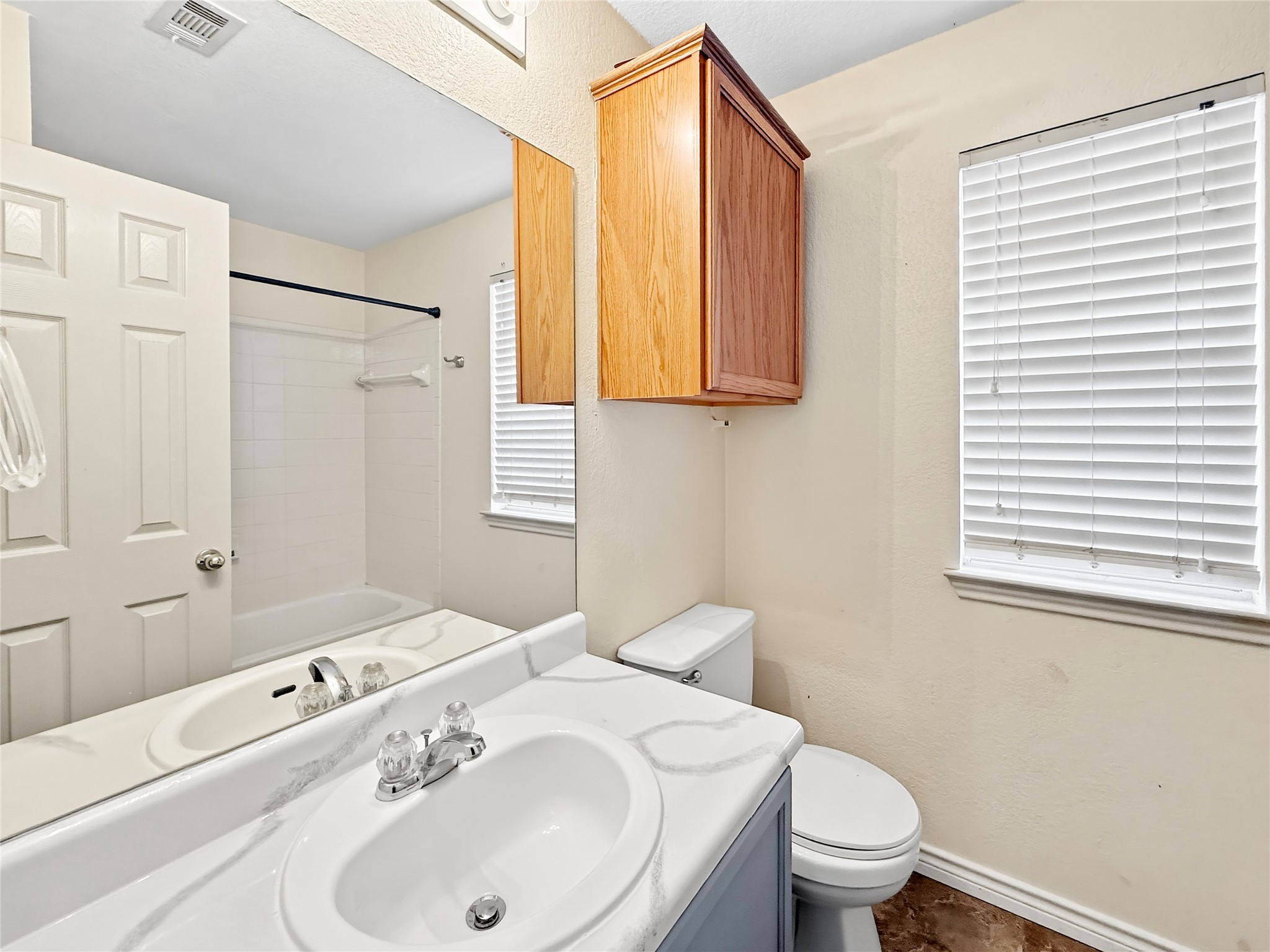 9215 Rowlands Sayle Road Austin, TX 78744 - Photo 13 of 14 Shared Full Bathroom