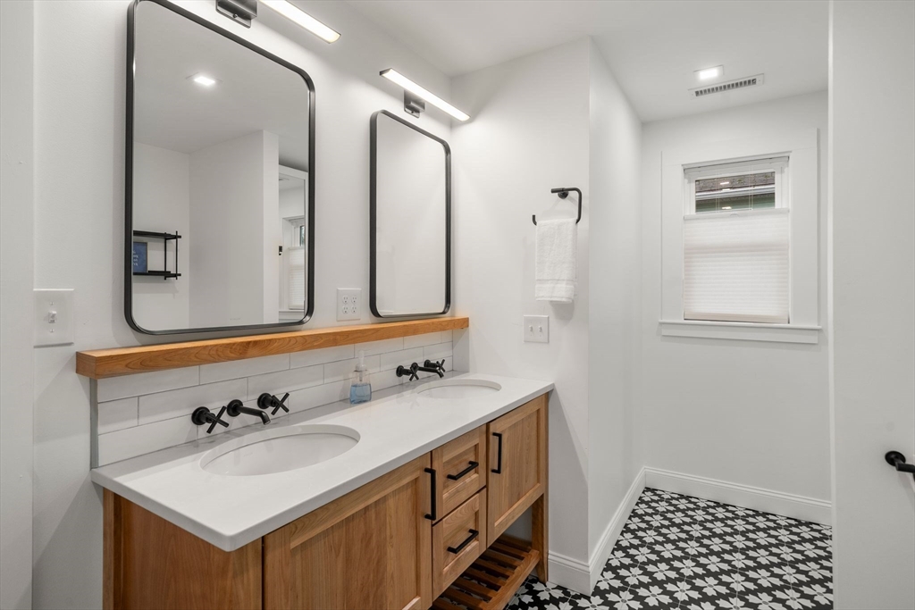 103 Orange Street Reading, MA 01867 - Photo 28 of 38