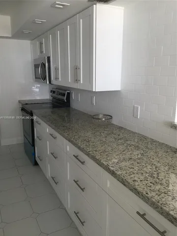 $3,500 | 1904 South Ocean Drive, Unit 1708, Hallandale Beach, FL 33009