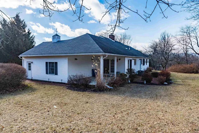 a view of a house with backyard