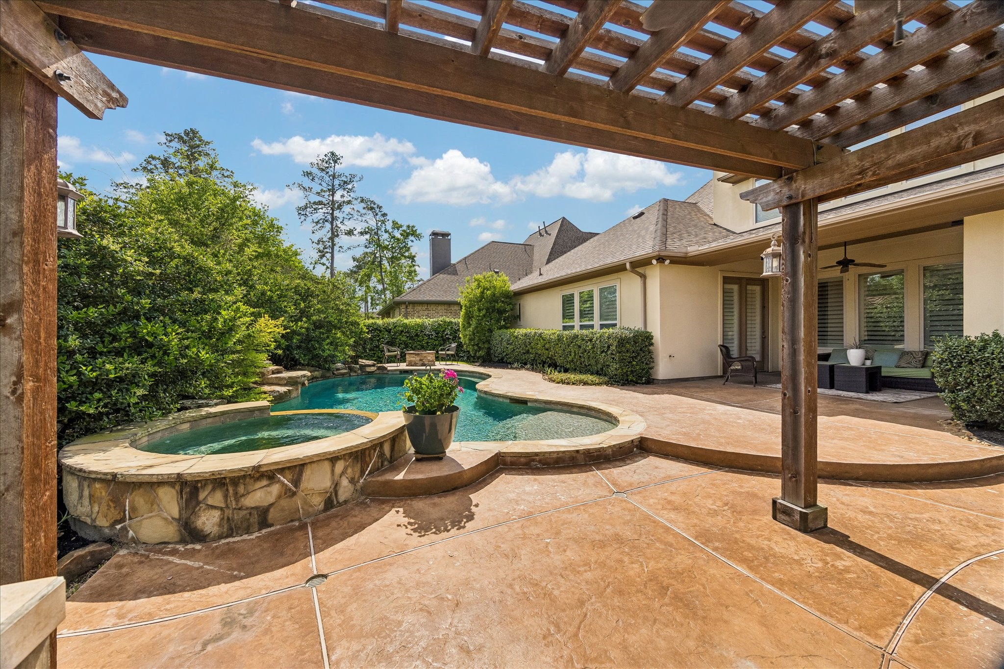 3 Tiburon Court Spring, TX 77389 - Photo 31 of 37 The spacious patio includes a covered seating area, perfect for outdoor relaxation and entertaining.