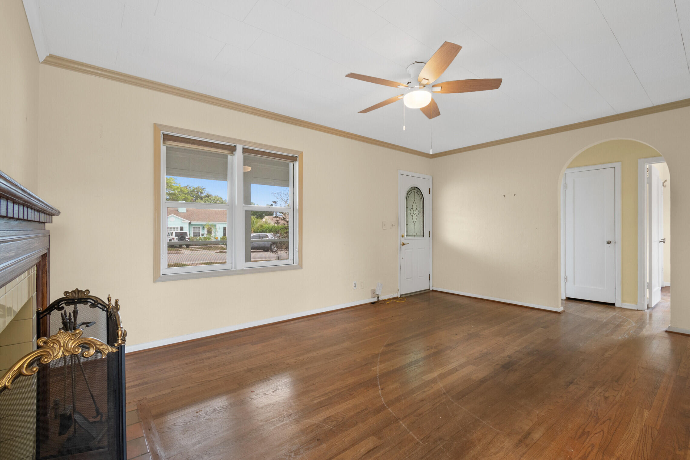 722 Hampton Road West Palm Beach, FL 33405 - Photo 11 of 20 Living room
