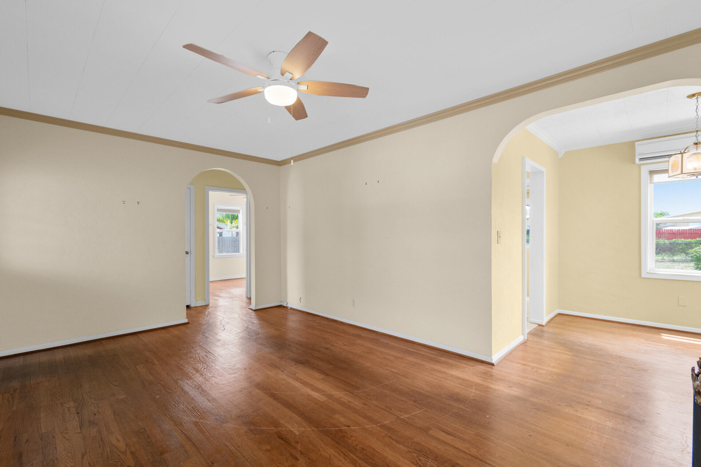 722 Hampton Road West Palm Beach, FL 33405 - Photo 12 of 20 Living room