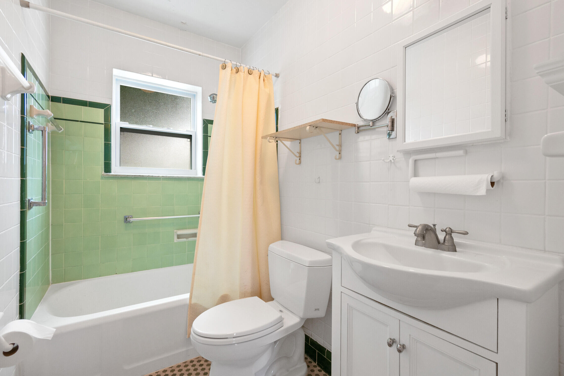 722 Hampton Road West Palm Beach, FL 33405 - Photo 15 of 20 Bath