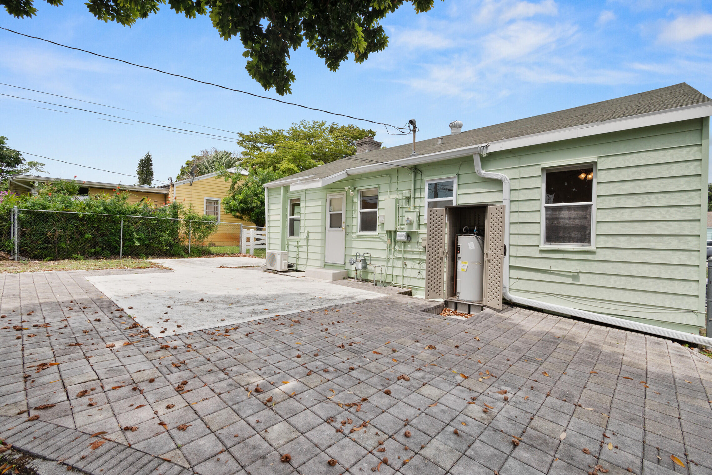 722 Hampton Road West Palm Beach, FL 33405 - Photo 18 of 20 Back Patio