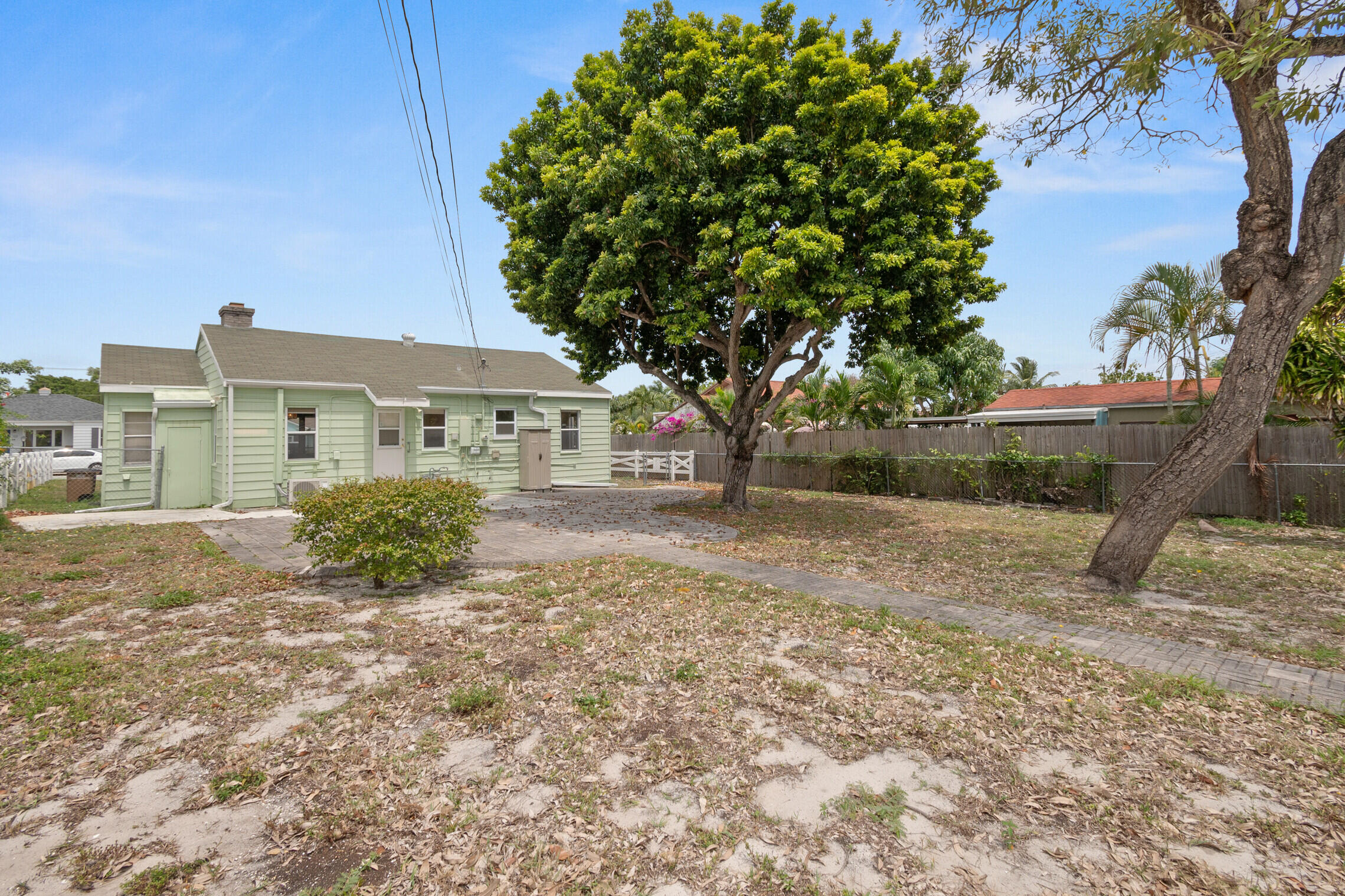 722 Hampton Road West Palm Beach, FL 33405 - Photo 19 of 20 Yard