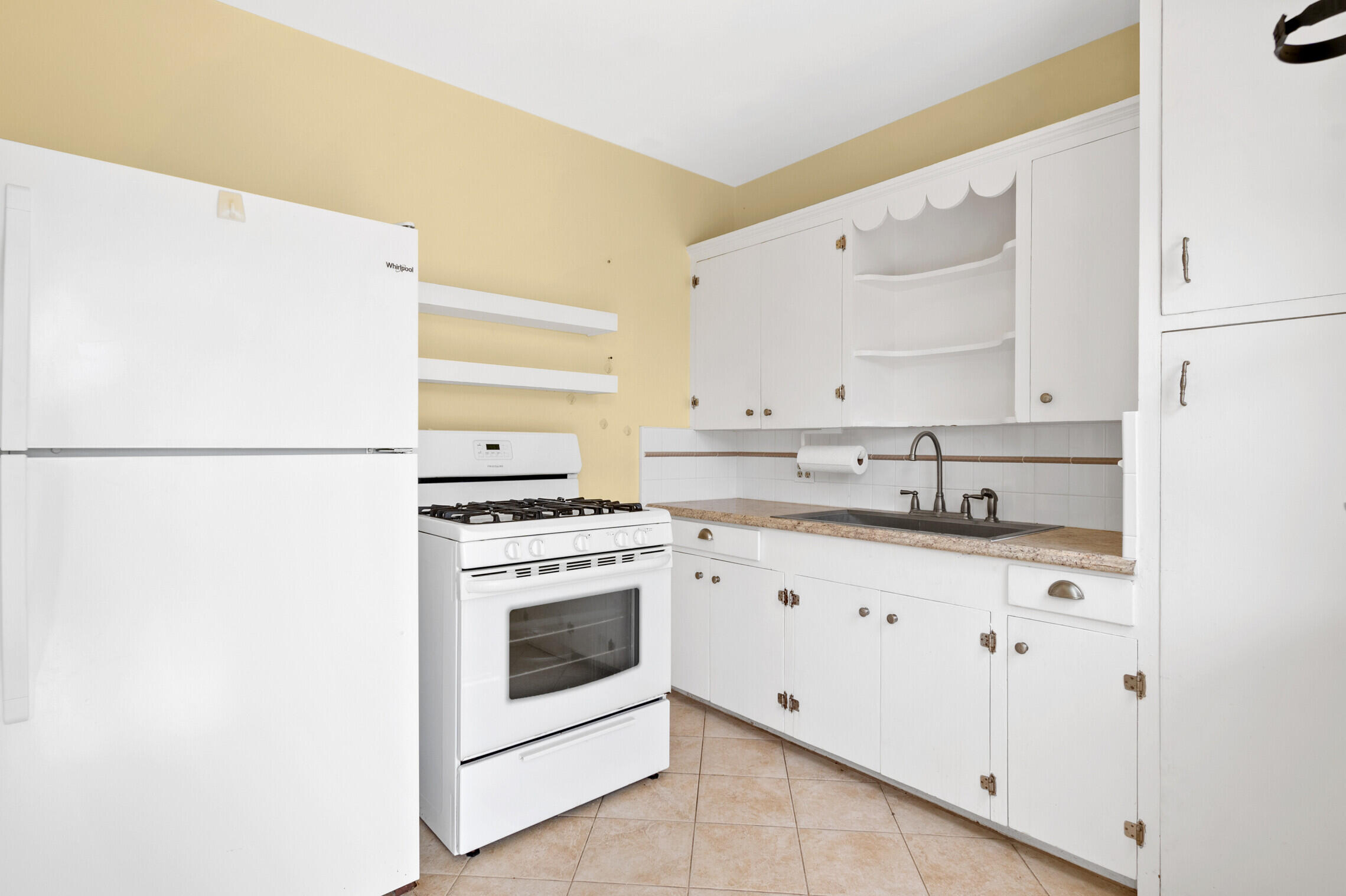 722 Hampton Road West Palm Beach, FL 33405 - Photo 9 of 20 Kitchen