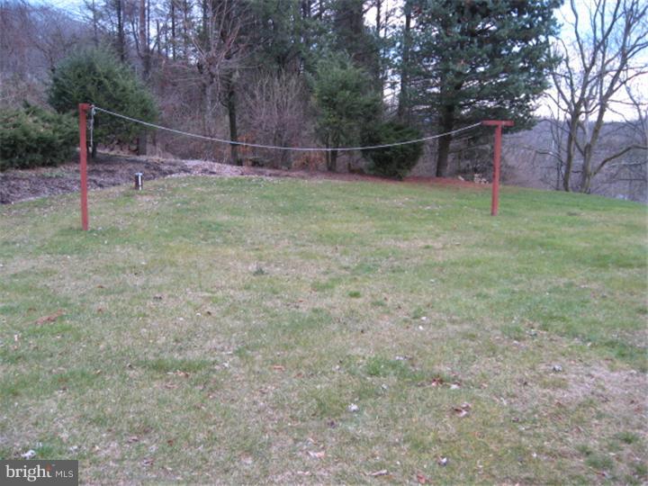 159 Fry Road Fleetwood, PA 19522 - Photo 6 of 22 Gallery Image 6