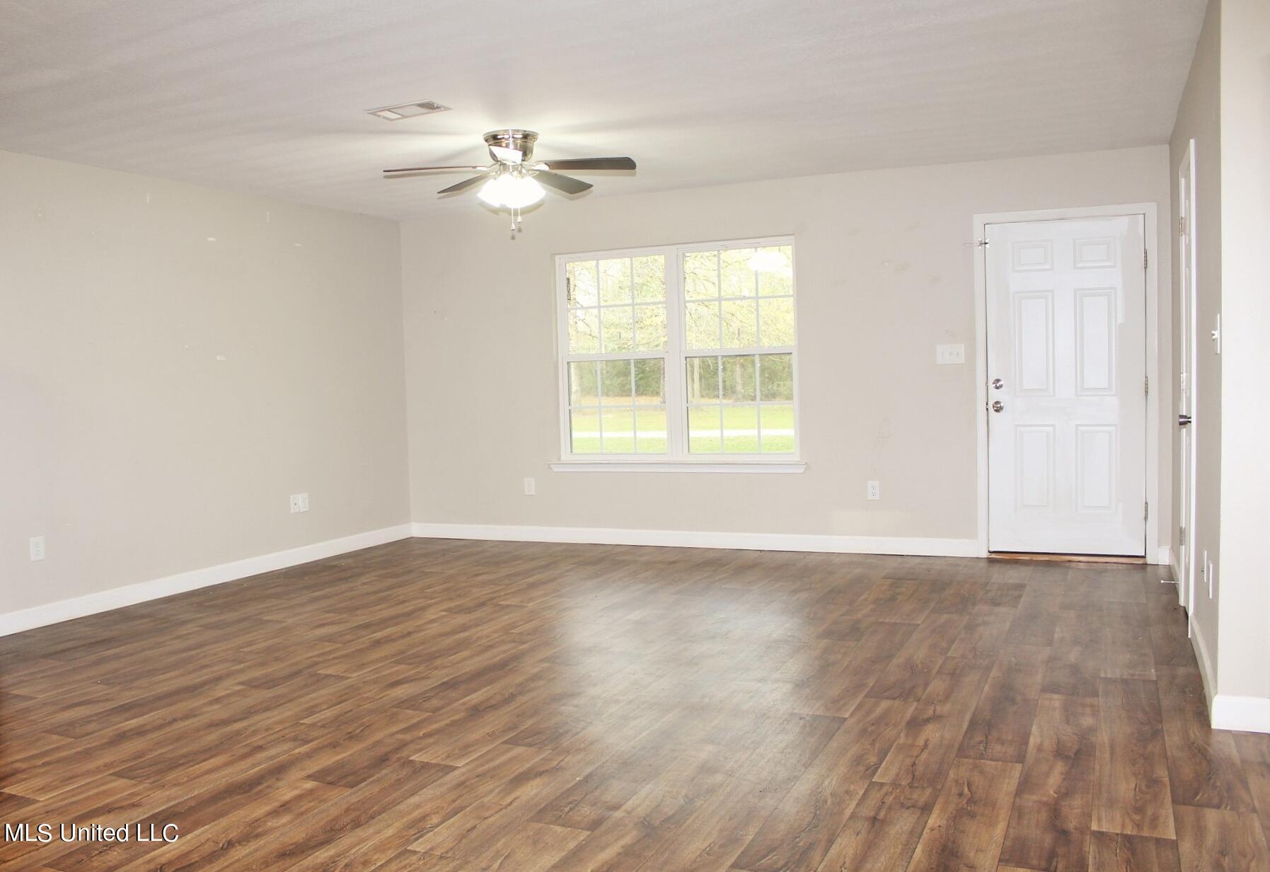 121 Joe Thomas Road Lucedale, MS 39452 - Photo 4 of 17 4-Living room