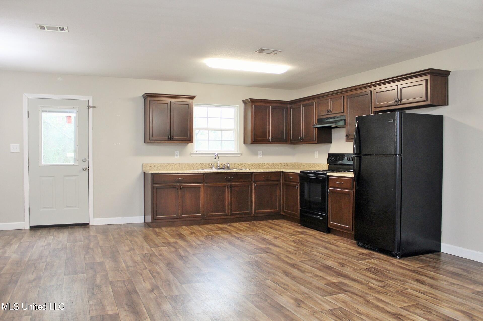 121 Joe Thomas Road Lucedale, MS 39452 - Photo 5 of 17 5-Kitchen