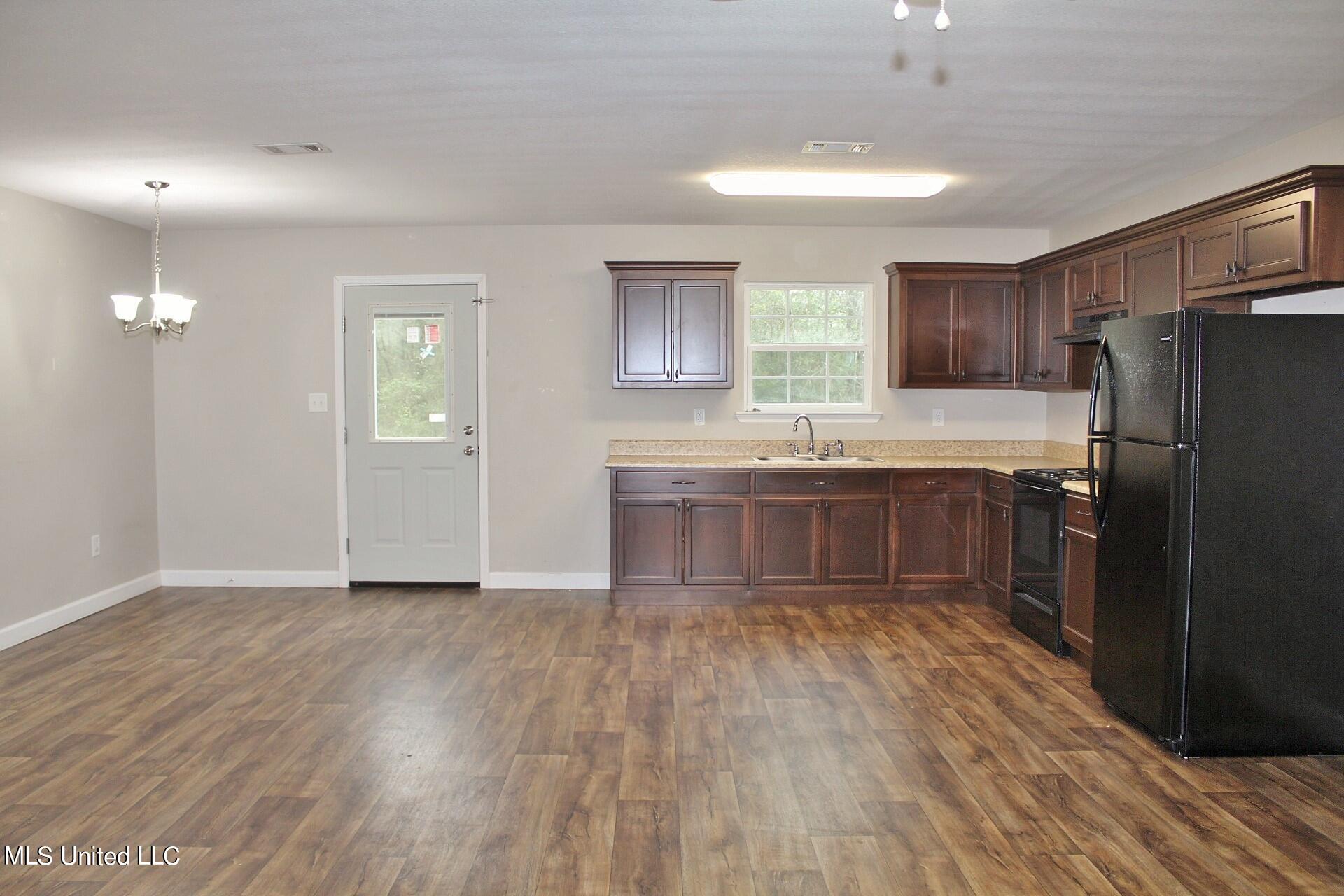 121 Joe Thomas Road Lucedale, MS 39452 - Photo 7 of 17 7-Kitchen