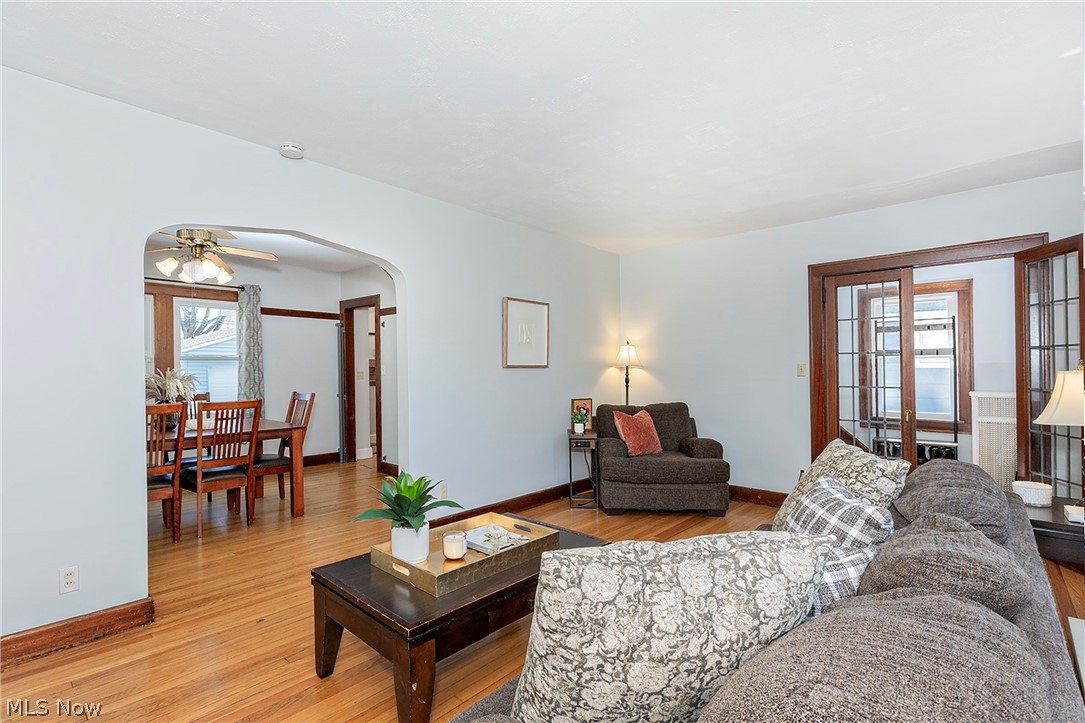 923 Cambridge Road Cleveland Heights, OH 44121 - Photo 4 of 42 Gallery Image 4