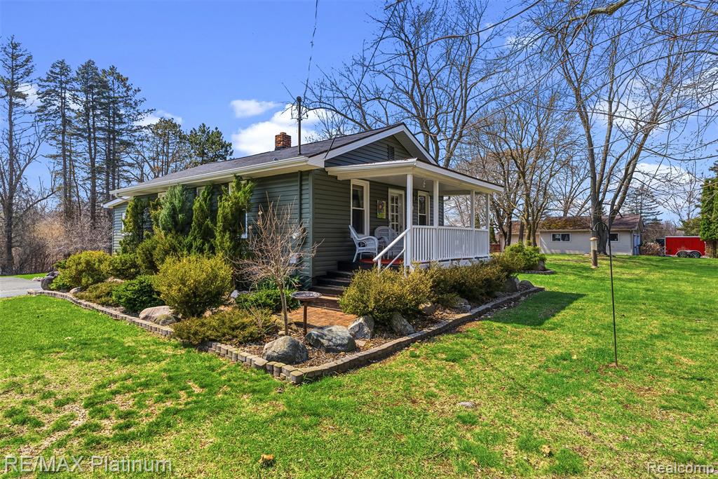 11124 White Lake Road Fenton, MI 48430 - Photo 12 of 26 Gallery Image 12