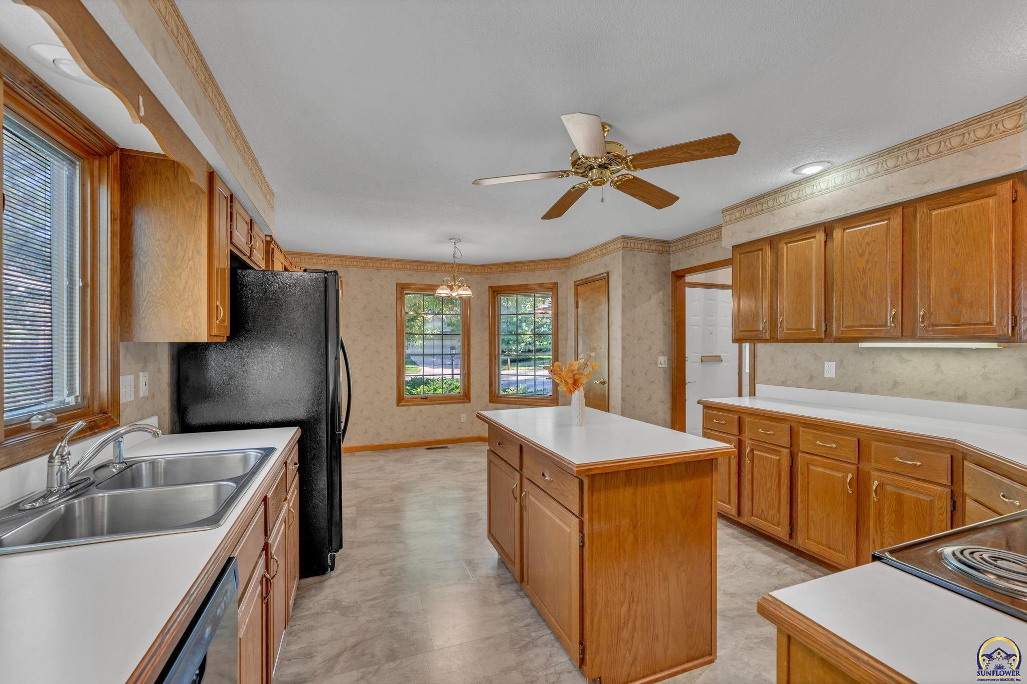5973 Southwest 31st Street Topeka, KS 66614 - Photo 18 of 38