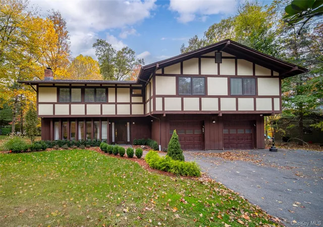 $1,229,000 | 4 Ayr Court, Airmont, NY 10901