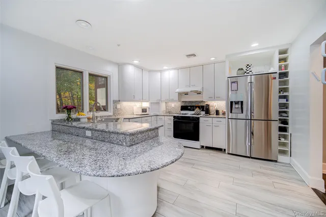 $1,229,000 | 4 Ayr Court, Airmont, NY 10901