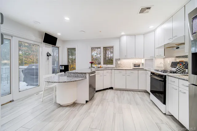 $1,229,000 | 4 Ayr Court, Airmont, NY 10901