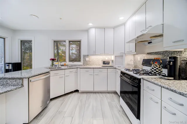 $1,229,000 | 4 Ayr Court, Airmont, NY 10901