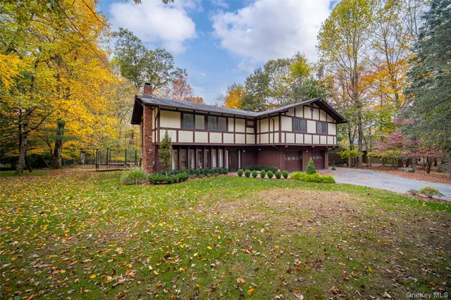 $1,229,000 | 4 Ayr Court, Airmont, NY 10901