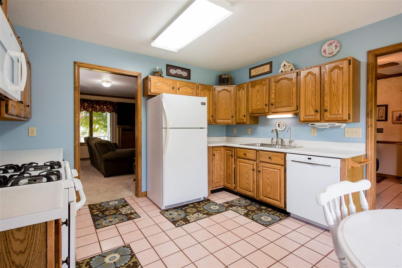 7117 Hosler Road Leo, IN 46765 - Photo 10 of 32