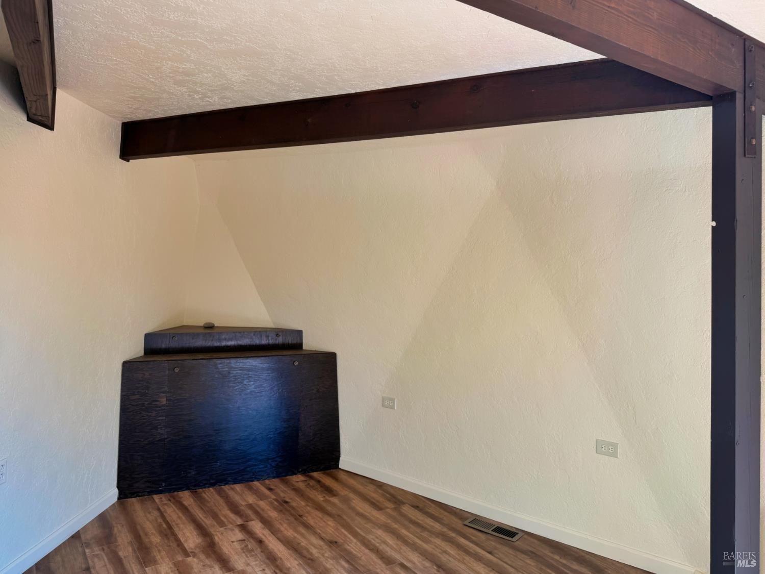 1979 Ridge Road Ukiah, CA 95482 - Photo 9 of 40