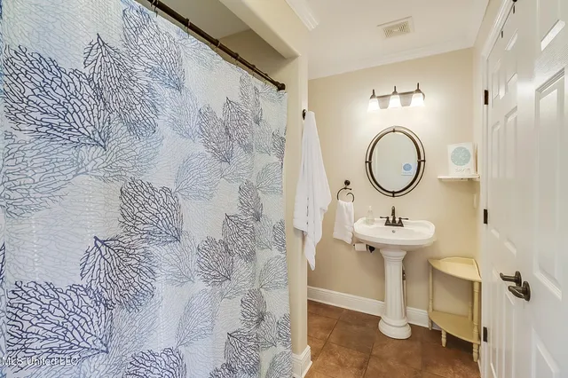 $2,400 | 176 Markham Drive, Gulfport, MS 39507