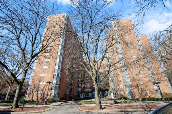 $1,800 | 4950 North Marine Drive, Unit 902, Chicago, IL 60640
