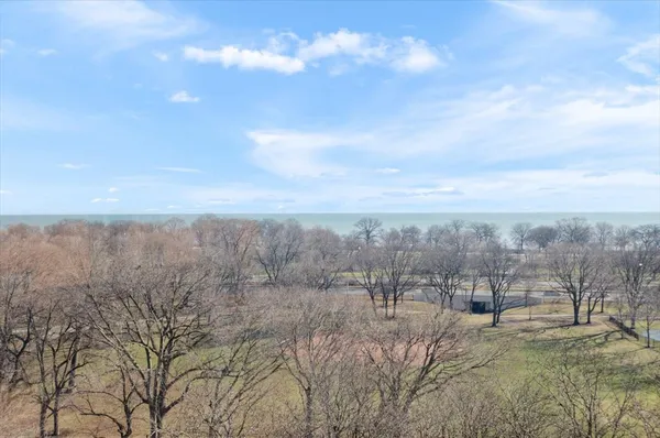 $1,800 | 4950 North Marine Drive, Unit 902, Chicago, IL 60640