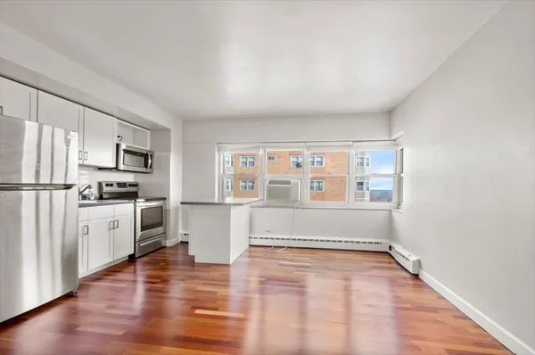 $1,800 | 4950 North Marine Drive, Unit 902, Chicago, IL 60640