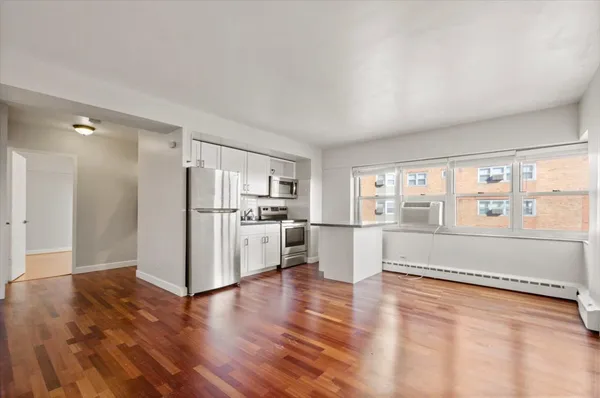 $1,800 | 4950 North Marine Drive, Unit 902, Chicago, IL 60640