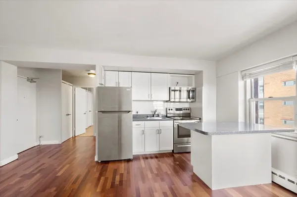 $1,800 | 4950 North Marine Drive, Unit 902, Chicago, IL 60640