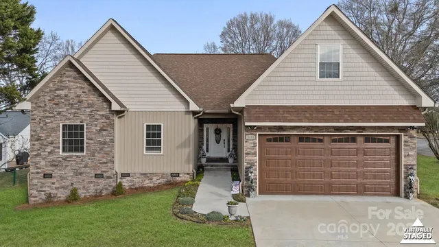 $649,000 | 3670 9th St Drive Northeast, Hickory, NC 28601