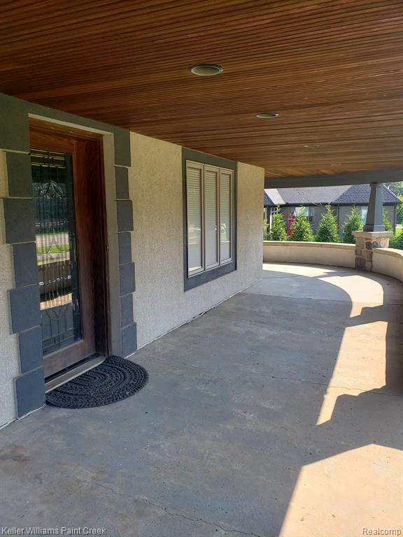 582 West Hamlin Road Rochester, MI 48307 - Photo 3 of 37
