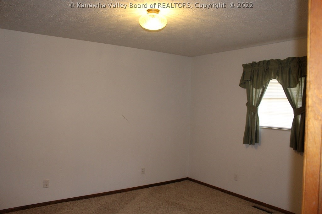1613 Aarons Fork Road Elkview, WV 25071 - Photo 9 of 25 Masterbedroom