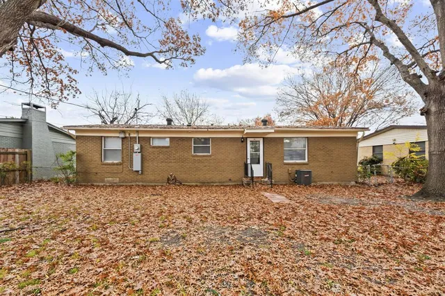 $300,000 | 10907 Cotillion Drive, Dallas, TX 75228