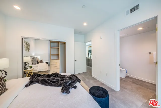 $3,950 | 214 South Westmoreland Avenue, Unit 6, Los Angeles, CA 90004