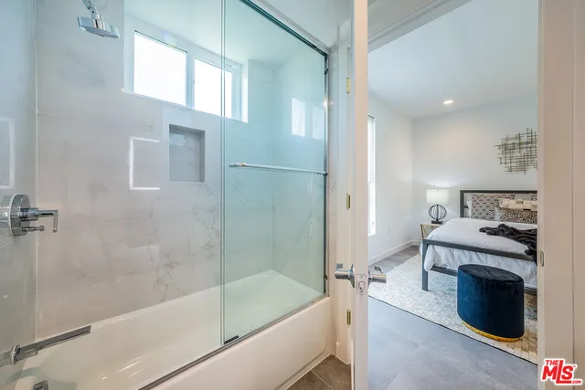 $3,950 | 214 South Westmoreland Avenue, Unit 6, Los Angeles, CA 90004