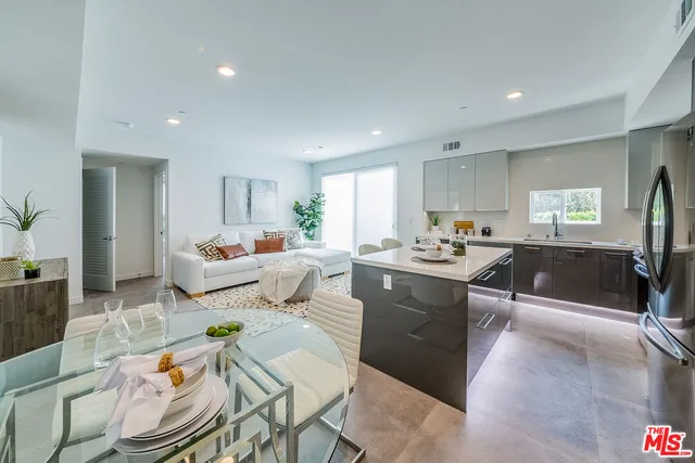 $3,950 | 214 South Westmoreland Avenue, Unit 6, Los Angeles, CA 90004