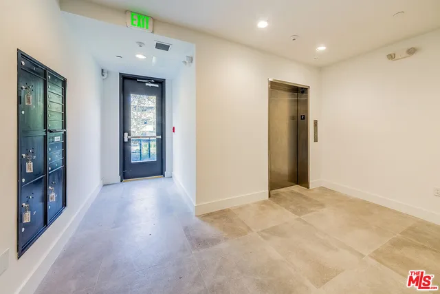 $3,950 | 214 South Westmoreland Avenue, Unit 6, Los Angeles, CA 90004