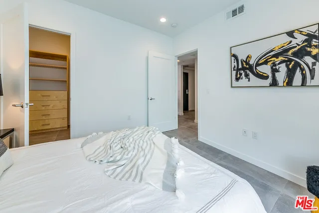 $3,950 | 214 South Westmoreland Avenue, Unit 6, Los Angeles, CA 90004