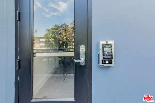 $3,950 | 214 South Westmoreland Avenue, Unit 6, Los Angeles, CA 90004