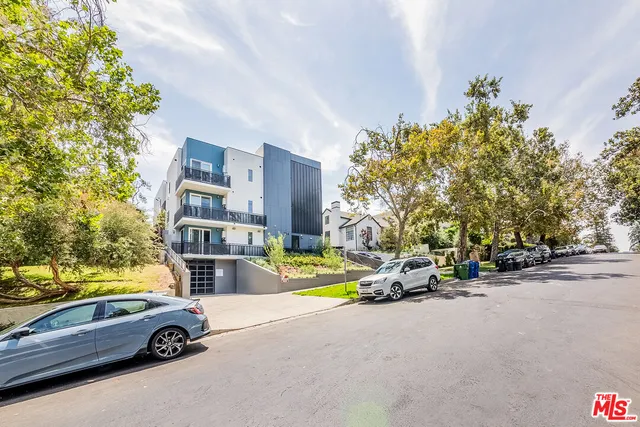 $3,950 | 214 South Westmoreland Avenue, Unit 6, Los Angeles, CA 90004