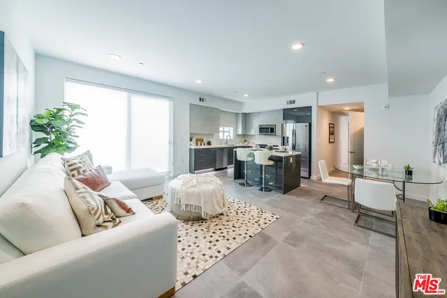 $3,950 | 214 South Westmoreland Avenue, Unit 6, Los Angeles, CA 90004