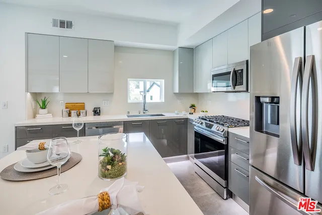 $3,950 | 214 South Westmoreland Avenue, Unit 6, Los Angeles, CA 90004