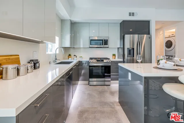 $3,950 | 214 South Westmoreland Avenue, Unit 6, Los Angeles, CA 90004