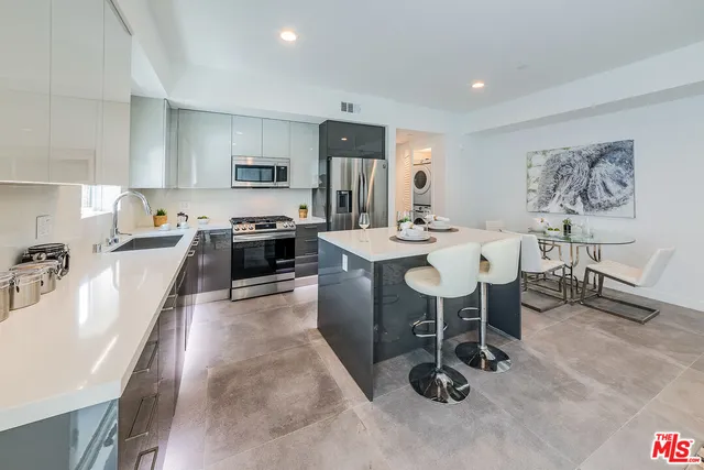 $3,950 | 214 South Westmoreland Avenue, Unit 6, Los Angeles, CA 90004