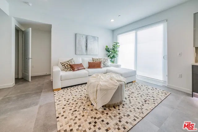 $3,950 | 214 South Westmoreland Avenue, Unit 6, Los Angeles, CA 90004