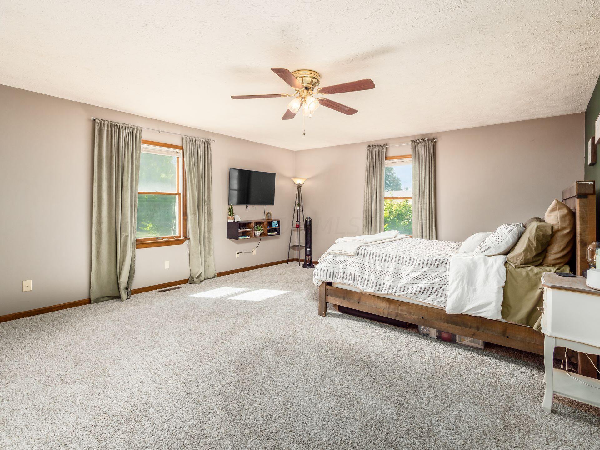 1711 Smeltzer Road Marion, OH 43302 - Photo 15 of 47 Owners' Bedroom